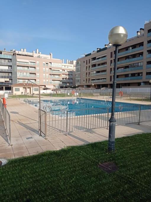 Apartament Acogedor Apartamento Con Piscina Y Garaje Huesca Zewnętrze zdjęcie